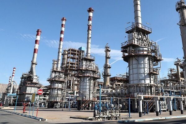وزیر نفت: مشتری نفت سبک ایران بیش از تولید است