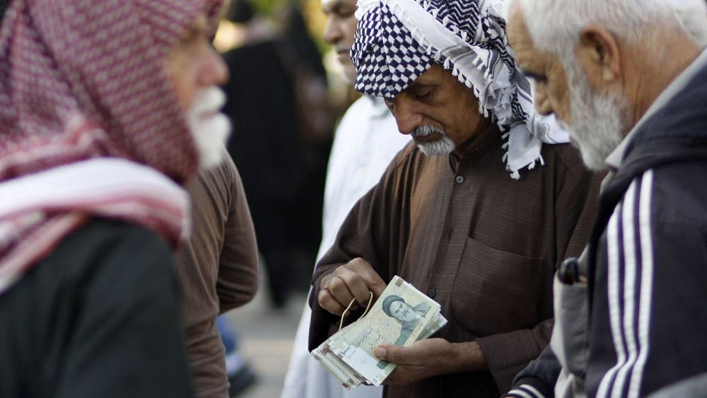 روزنامه فیگارو: آغاز اجرای طرح آمریکا برای قطع جریان تامین مالی ایران از بازار ارز عراق/ به زودی ۱۵ بانک خصوصی عراق تحریم می‌شوند