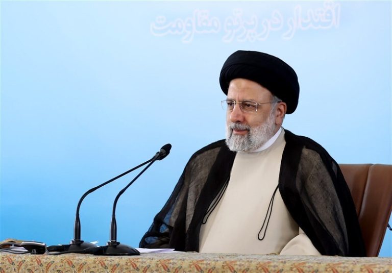 رئیسی: دشمن نمی‌خوا‌هد در کشور تولید و درآمد داشته باشیم/ واحدهای اقتصادی که عمدتا در دهه ۹۰ راکد شده بودند در مسیر احیاء قرار گرفته‌اند