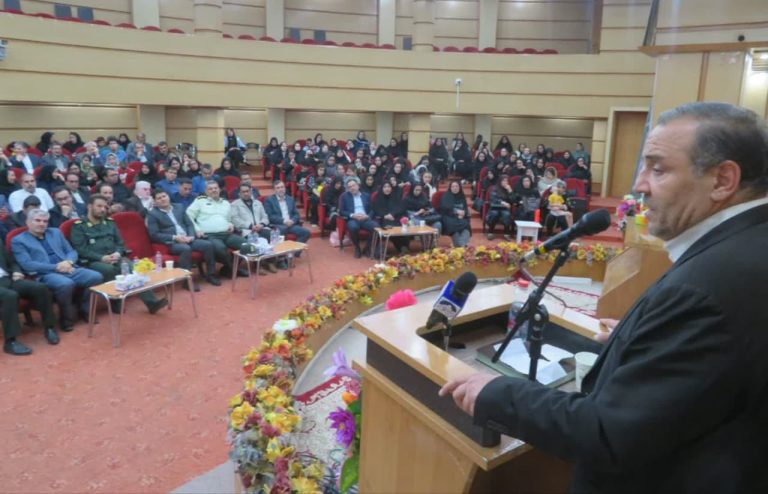 استاندار ایلام تاکید کرد: نقش خبرنگاران در توسعه و تعالی همه بخش‌های کشور موثر است