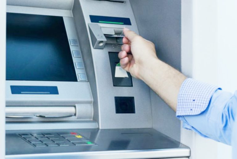 استقرار ۹۰ دستگاه خودپرداز در مرز مهران؛ سقف برداشت یک میلیون تومان است