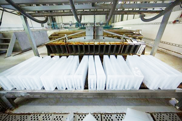 رئیس ستاد بازسازی عتبات عالیات استان ایلام خبر داد؛ دپوی ۶۰ هزار قالب یخ در سردخانه های مرز مهران