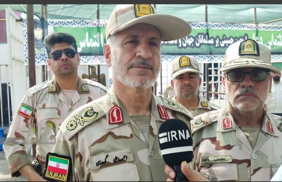 زائران با نگاه مرزبانان بدرقه دیار عشق شده و با استقبال آن ها وارد کشور می شدند