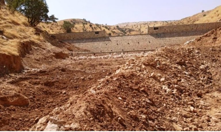 مدیرکل منابع طبیعی و آبخیزداری استان از اجرای ۱۲ طرح آبخیزداری ایلام خبر داد