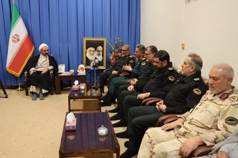 امام جمعه ایلام: هرجا که نیروی انتظامی ورود می‌کند، مردم نهایت همکاری را دارند