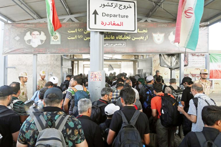 فرماندار مهران از تردد ۱۱ هزار نفر از بامداد امروز تاکنون از مرز مهران خبر داد