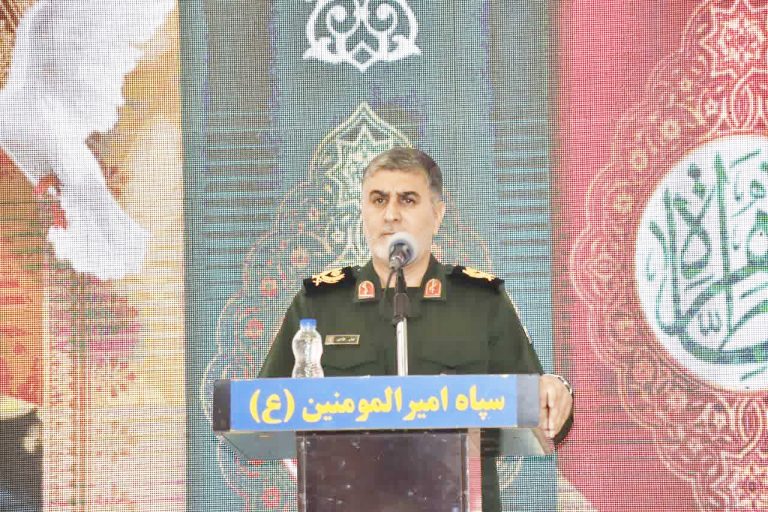 فرمانده سپاه امیرالمومنین(ع) ایلام: حضور مسئولان در کنار مردم و همراه بودن با مردم صحنه‌های زیبایی را از خدمت‌رسانی به مردم خلق می‌کند