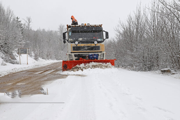 مدیرکل راهداری و حمل و نقل جاده ای ایلام: ۷۵ کیلومتر از راه های استان ایلام برف روبی شد