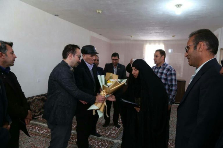 مشعل گاز در روستای سرتنگ زعفرانی مهران روشن شد