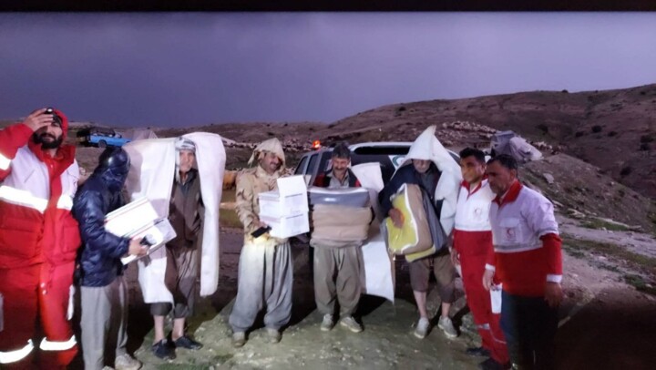 مدیرعامل جمعیت هلال احمر استان ایلام خبر داد: امدادرسانی نجاتگران هلال احمر استان ایلام به ۴۱ نفر متاثر از سیل و آبگرفتگی