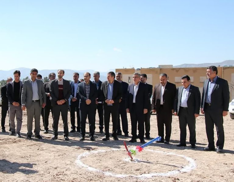 با حضور معاون سیاسی، امنیتی و اجتماعی استاندار ایلام؛ کلنگ احداث خوابگاه مـتأهلین دانشگاه ایلام به زمین زده شد