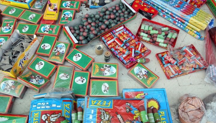 رییس پلیس امنیت اقتصادی استان ایلام خبر داد: کشف ۱۴ هزار انواع مواد محترقه غیرمجاز در ایلام