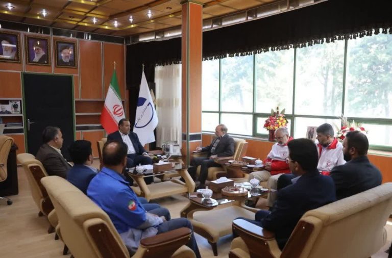 استاندار ایلام در دیدار با رییس سازمان مدیریت بحران کشور: سازمان‌های امداد‌رسان همواره در کمک‌رسانی به مردم نقش‌آفرین بودند