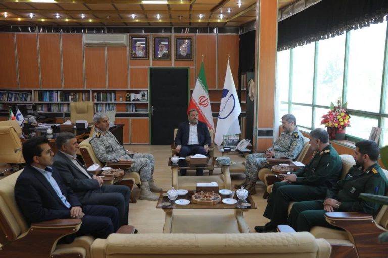 استاندار ایلام در دیدار با رئیس اداره عملیات ستاد کل نیرو‌های مسلح: استقرار تیپ مستقل ارتش در ایلام از مطالبات دیرینه مردم است