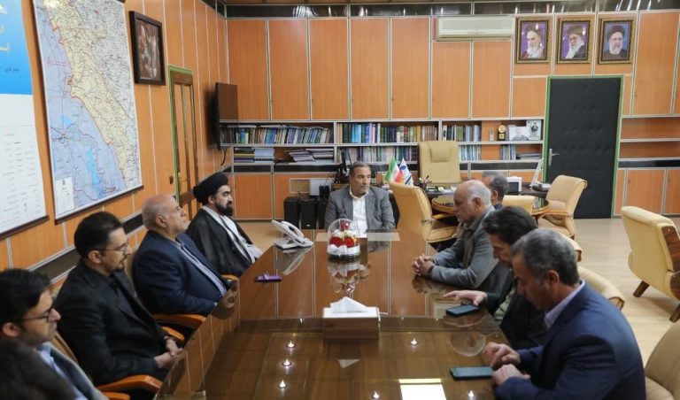 استاندار ایلام در دیدار سرپرست و معاونین دانشگاه علوم پزشکی: خدمات دانشگاه علوم پزشکی در صدر اولویت‌های مردم است