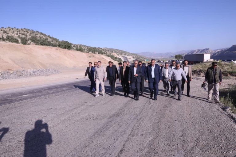 مدیرکل راه و شهرسازی استان ایلام خبر داد: عملیات راهسازی در قطعه رانشی کیلومتر 11 بزرگراه ایلام- مهران شتاب می گیرد