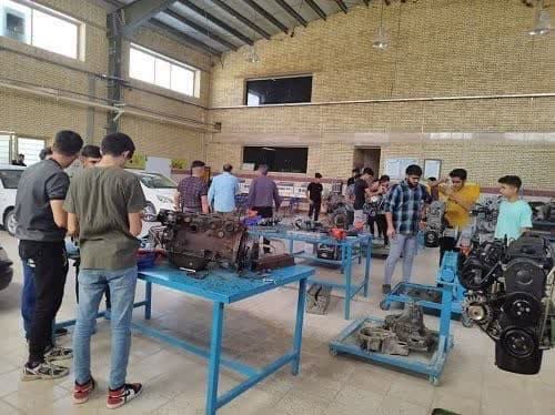 سرپرست آموزش فنی و حرفه ای ایلام خبر داد: مهارت آموزی نیروی ماهر صنایع نفت و گاز در استان ایلام