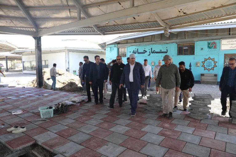 استاندار ایلام در جریان بازدید از پایانه مرزی شهید سپهبد حاج قاسم سلیمانی خبر داد: اجرای عملیات نصب هشت هزار متر مربع سایبان جدید در مرز مهران