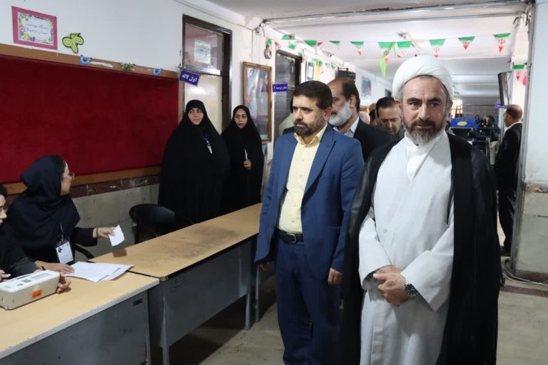 گزارش تصویری/حضور نماینده ولی فقیه در استان، استاندار و مسئولین در انتخابات ریاست جمهوری چهاردهم