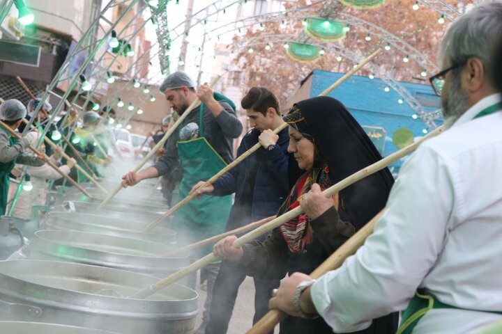 مدیر کل ستاد اجرایی فرمان حضرت امام (ره) استان ایلام: طبخ و توزیع ۱۰۰ هزار پرس غذای گرم در بین نیازمندان به میمنت عید غدیر در ایلام