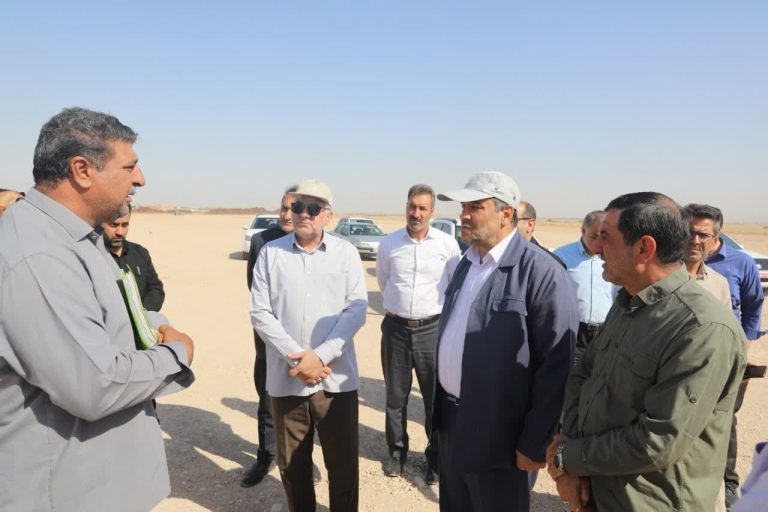 استاندار ایلام در جریان سفر به مهران و بازدید از زیرساخت های مسیر ایلام به مهران: پارکینگ خصوصی با ظرفیت ۱۰ هزار خودرو در مرز مهران ایجاد می شود