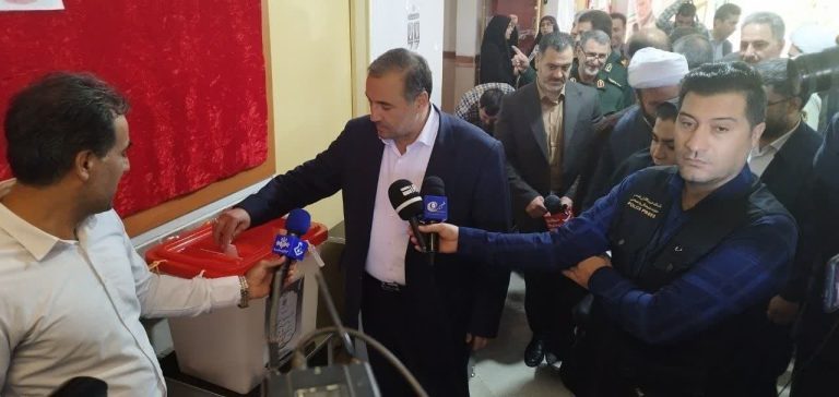 حضور پرشور رای اولی‌ها در آغازین ساعات رای‌گیری، نشانگر بلوغ سیاسی آنهاست/ صندوق انتخابات، مهم‌ترین ابزار دموکراسی است