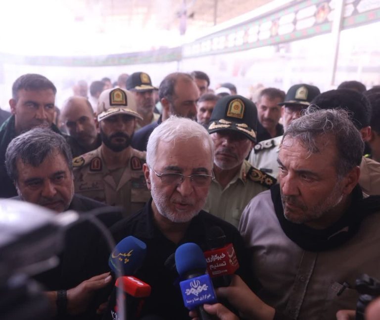 وزیر کشور با حضور در پایانه شهید سلیمانی مرز مهران: در مرز مهران با وجود ۴۸ درصد کل تردد در بین مرزهای شش‌گانه کشور، تردد روان و هیچ گره ترافیکی نداریم