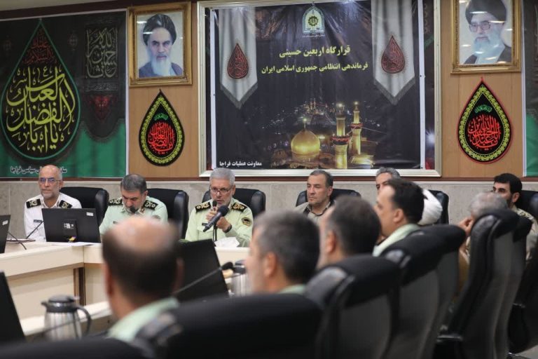 استاندار ایلام در نشست  قرارگاه اربعین فراجا: زوار حتی‌الامکان با وسایل نقلیه شخصی به مهران بیایند/ در مهران ظرفیت ۴۰۰ هزار خودرو مهیا شده است