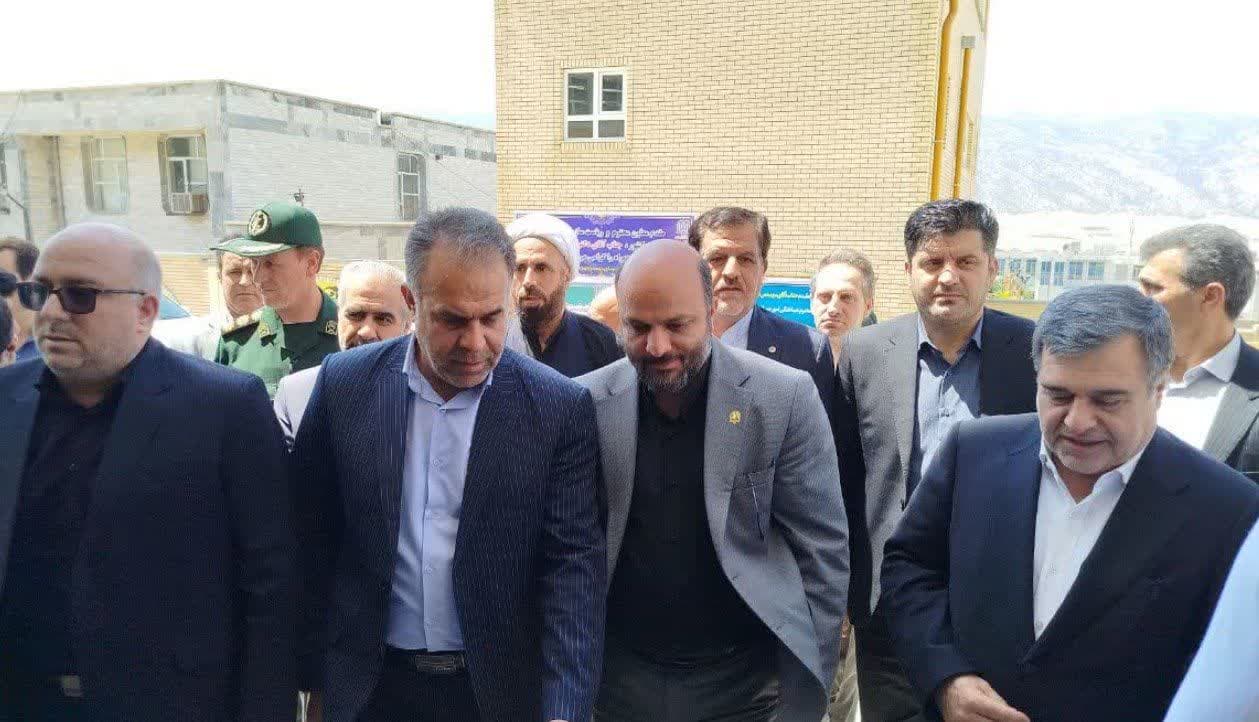 با حضور معاون هماهنگی امور عمرانی استانداری ایلام؛ مدرسه ۱۲ کلاسه هوشمند شهید یاسمی ایوان افتتاح شد