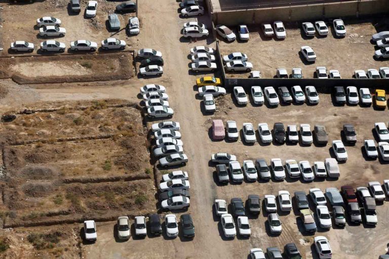 فرمانده انتظامی استان ایلام خبر داد: خودروهای رها شده در شهر مهران به پارکینگ منتقل می شوند