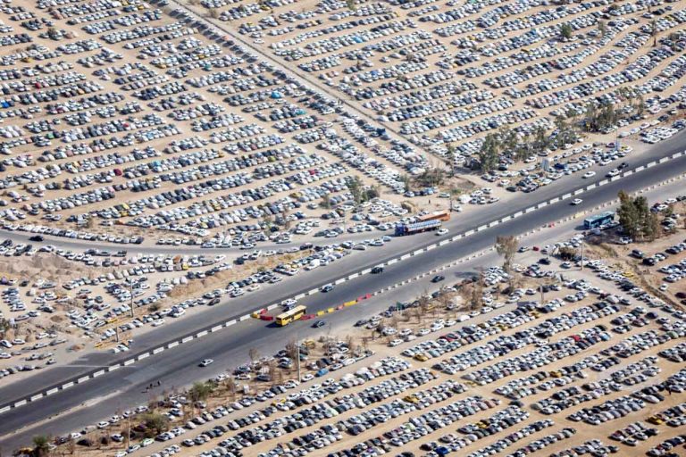 فرماندار مهران خبر داد: ظرفیت کافی برای پارک خودروهای شخصی زوار اربعین وجود دارد