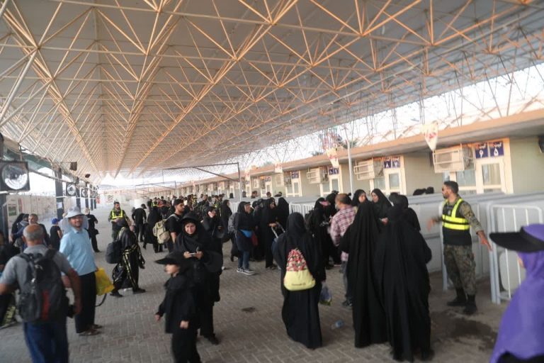 فرمانده مرزبانی تاکید کرد: امیدواریم زوار عزیز در بازگشت نیز سفر خود را مدیریت کنند