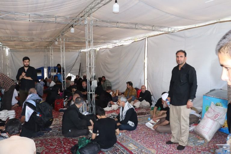 آغاز فعالیت موکب اداره کل بنیاد شهید و امور ایثارگران استان ایلام در مرز مهران/ارائه خدمات به یک هزار زائر طی امروز