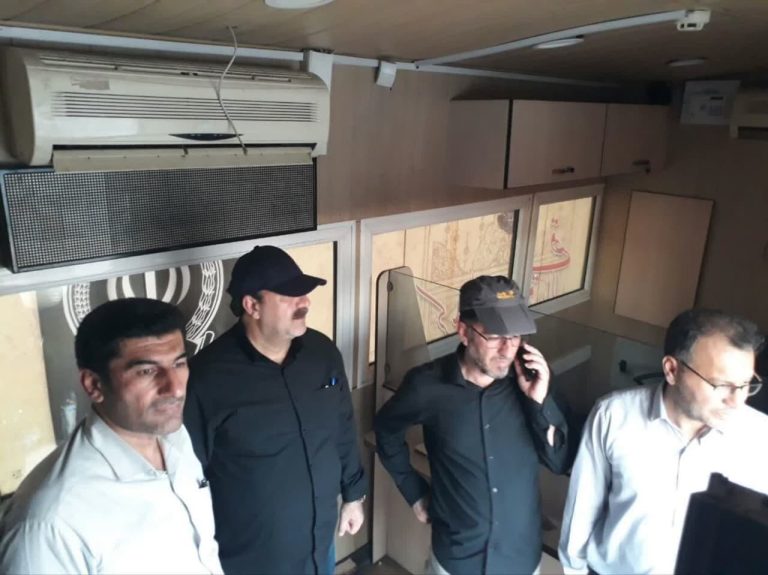 معاون هماهنگی امور اقتصادی استاندار ایلام در بازدید از دستگاه‌های خودپرداز در مرز مهران: دستگاه‌های خودپرداز سیار مرز مهران باید ۲۴ ساعته فعال باشند