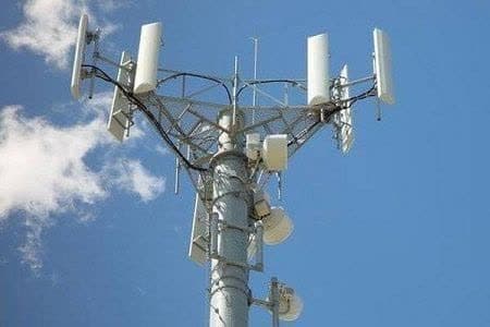 مدیر مخابرات منطقه ایلام خبر داد:  نصب ۵ سایت اضطراری سیار در پایانه مرزی مهران