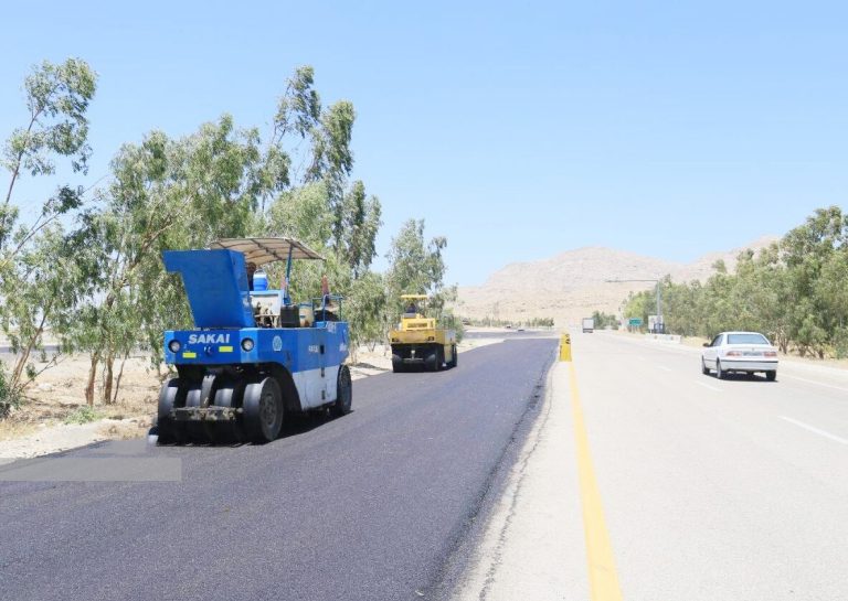 مدیرکل راهداری و حمل و نقل جاده‌ای استان خبر داد: ۱۸۸ کیلومتر روکش آسفالت راه‌های ایلام انجام شد