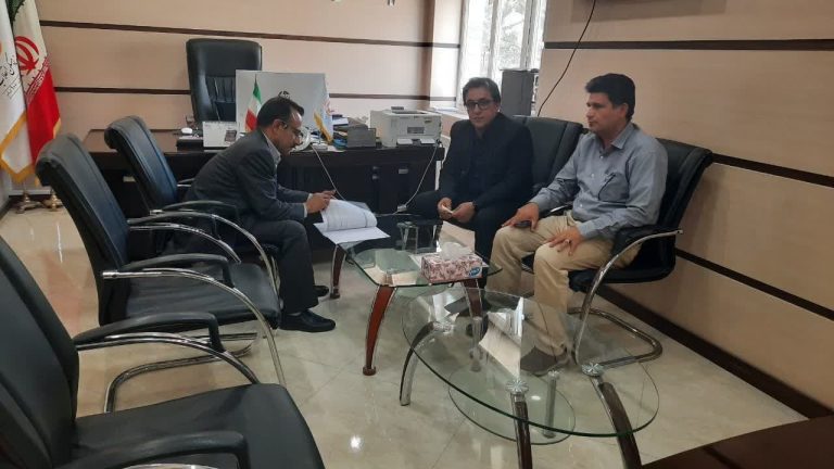 فرماندار سیروان در دیدار با مدیرکل بنیاد مسکن انقلاب اسلامی استان: طرح نهضت آسفالت در ۱۱ روستای سیروان تا پایان مهرماه اجرایی می شود