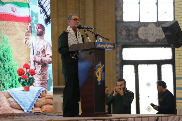 فرمانده سپاه امیرالمؤمنین(ع) استان در اجتماع بزرگ بسیجیان: امروز وظیفه داریم از شهدای بسیج و ملت شریف ایران قدردانی کنیم. ما سپاسگزار نعمت بزرگ بسیجیان هستیم