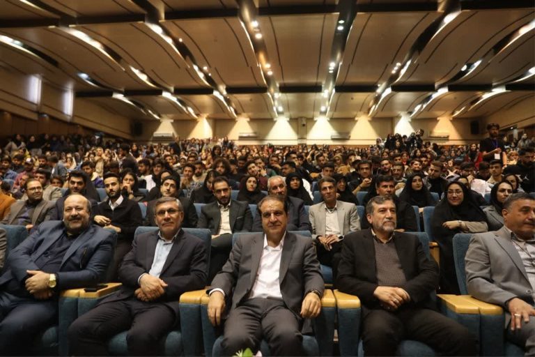 استاندار ایلام در مراسم روز دانشجو: بایست صدای دانشجویان را شنید…/ در تلاش هستیم دیپلماسی مرزی را فعال سازیم