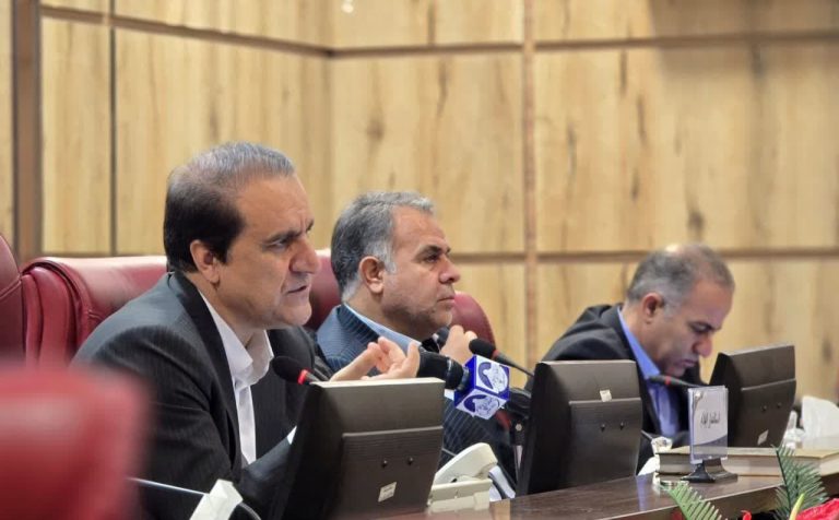 استاندار ایلام خواستار شد: مسئولان بی واسطه با مردم در ارتباط باشند