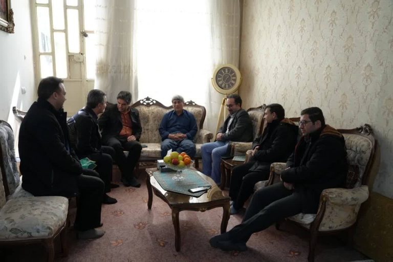 غبارروبی مزار شهدای گمنام و دیدار با ۲  جانباز دفاع مقدس توسط جمعی از کارکنان شرکت گاز ایلام