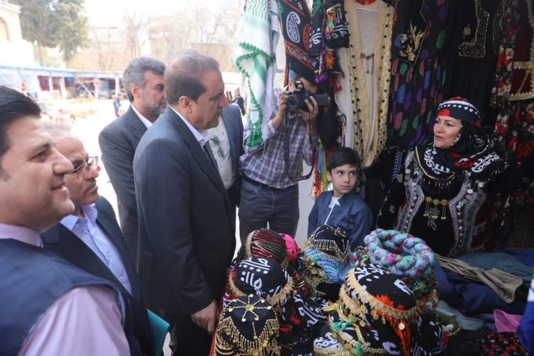 نمایشگاه صنایع دستی و نوروزگاه شهر ایلام در محل قلعه والی و با حضور استاندار ایلام افتتاح و آغاز به کار کرد