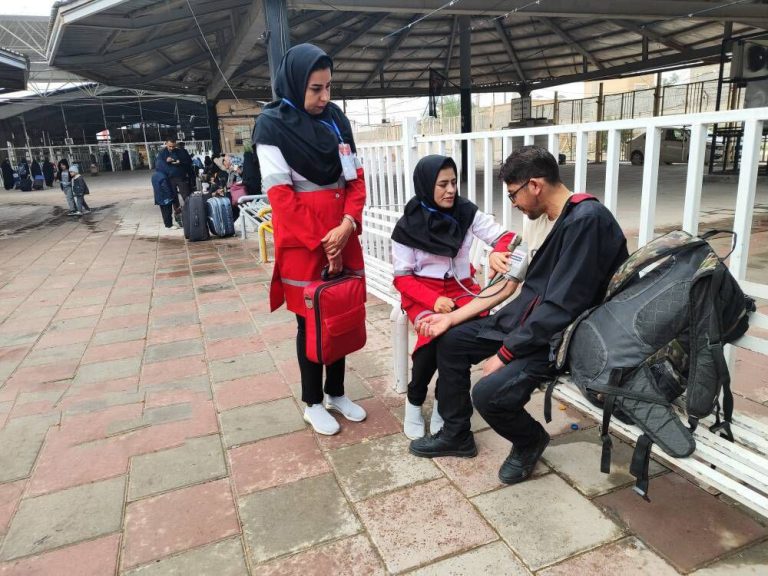 مدیرعامل جمعیت هلال احمر استان ایلام خبر داد: ارائه ۹۰۰ خدمت امدادی به مسافران نوروزی در ایلام