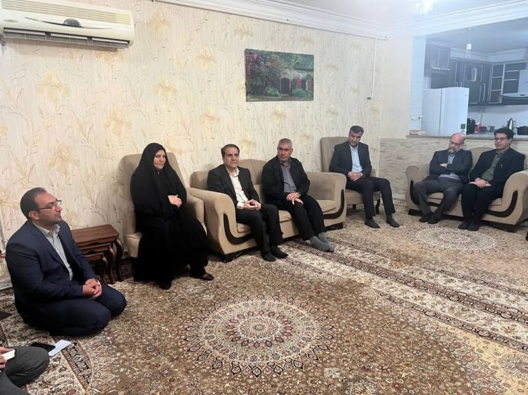 به مناسبت هفته بزرگداشت شهدا؛ استاندار ایلام با خانواده های معظم شهدا دیدار و سرکشی کردند