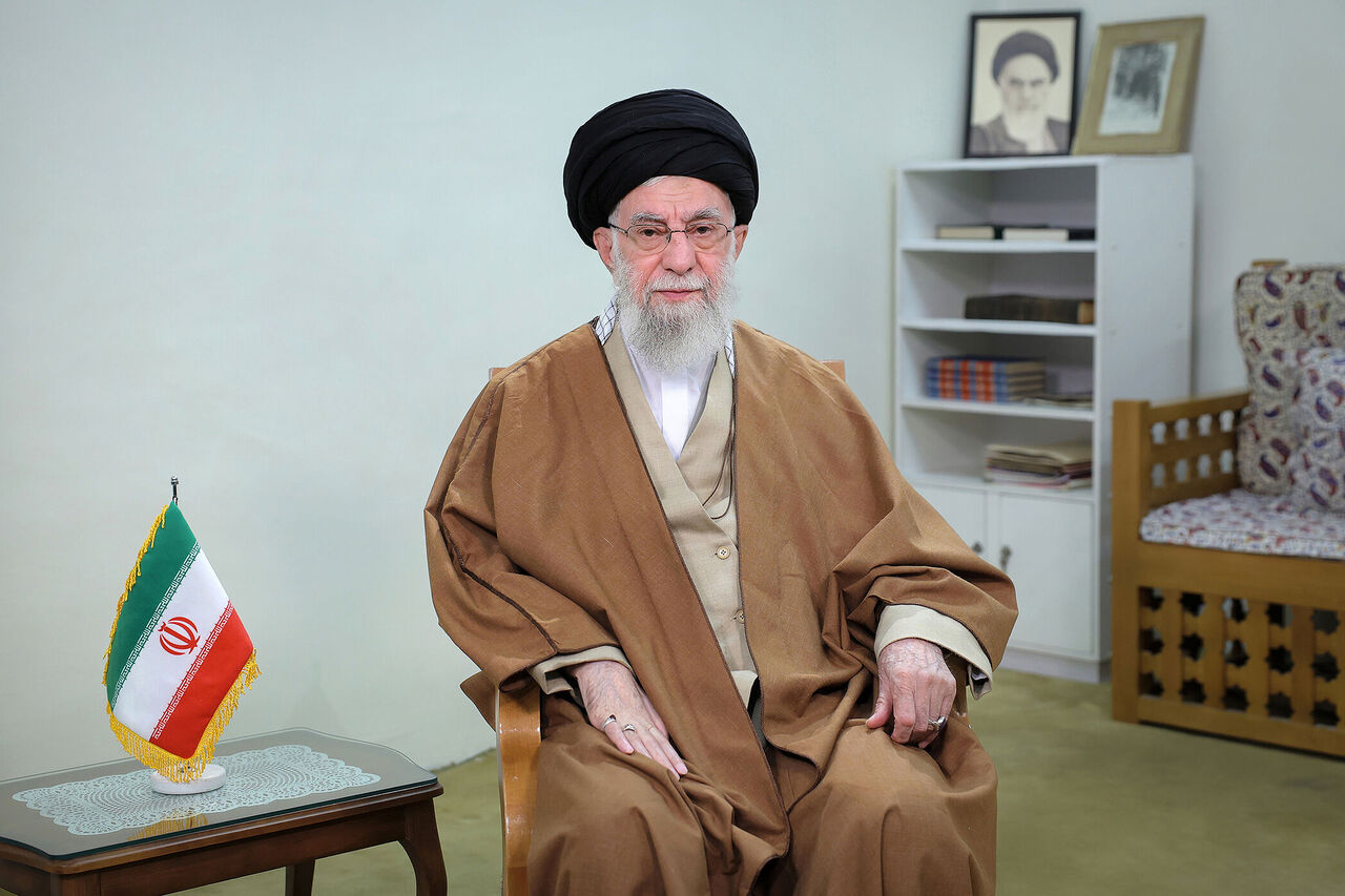 سال ۱۴۰۴، سال «سرمایه گذاری برای تولید»/ آرزوی خیر و صلاح و پیروزی برای امت اسلامی سال ۱۴۰۴، سال «سرمایه گذاری برای تولید»