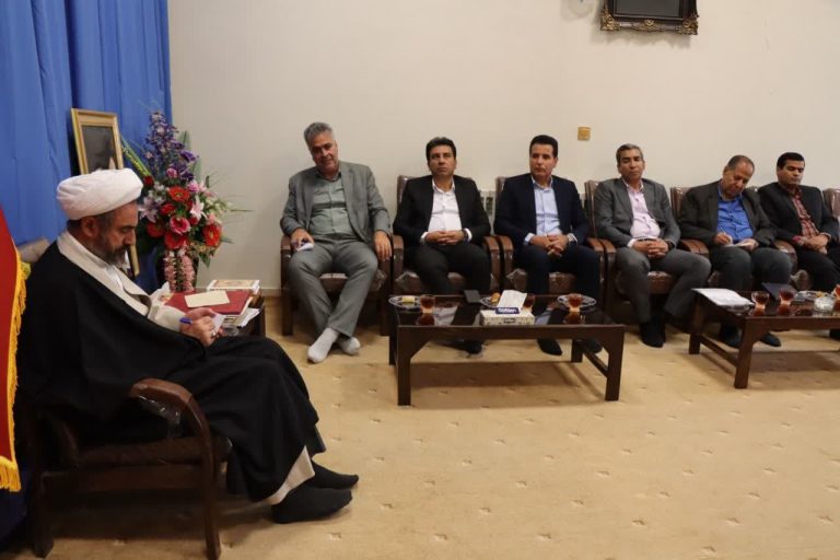 دیدار مدیرعامل شرکت آب و فاضلاب ایلام با نماینده ولی فقیه در استان و امام جمعه ایلام