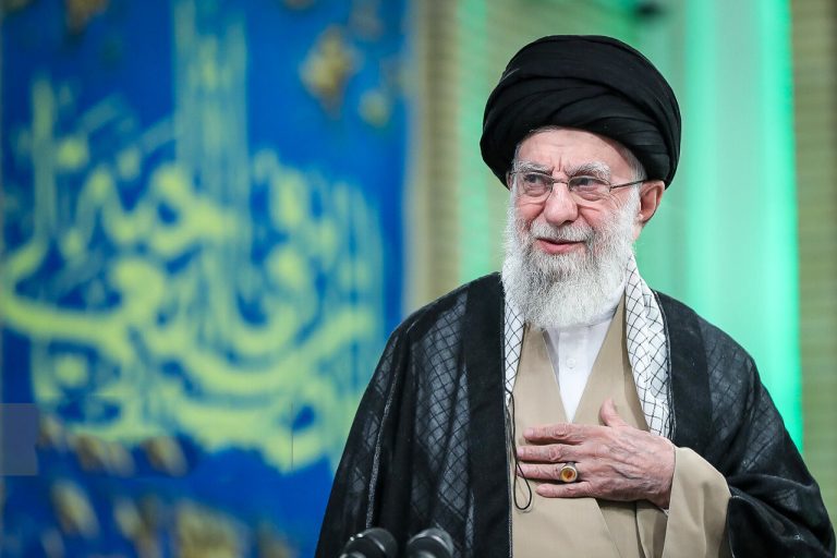 حضرت آیت الله خامنه‌ای: کارگر سرمایه اصلی برای تحقق شعار سرمایه‌گذاری برای تولید است