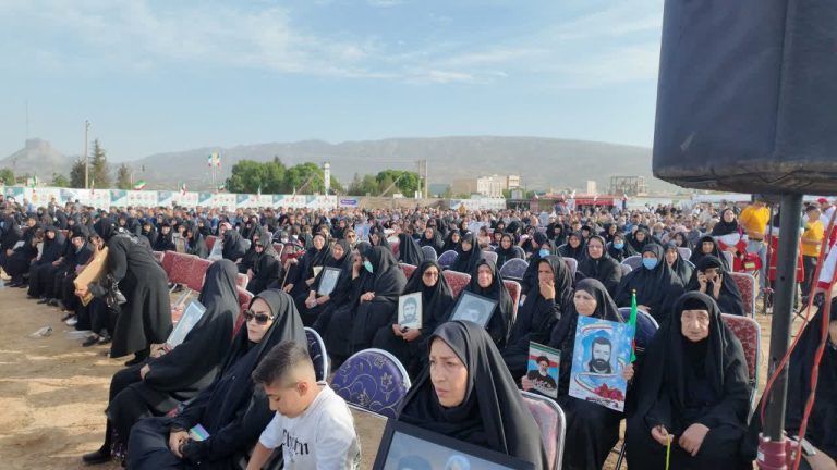 گزارش تصویری/حماسه حضور مردم برای زنده نگه داشتن یاد سرداران و ۲۰۰ شهید شهرستان چوار