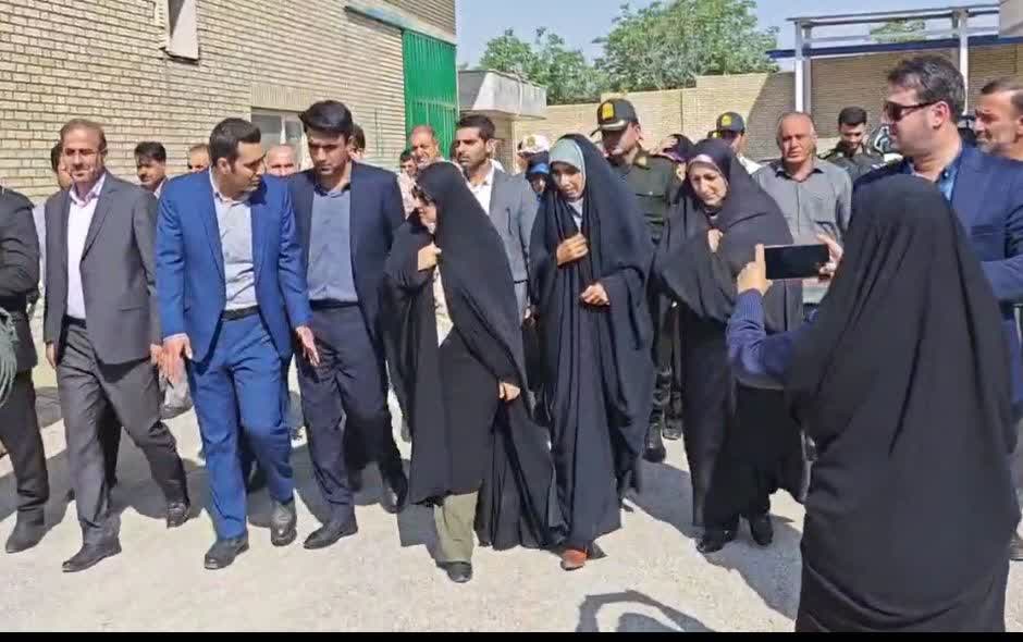 بازدید معاون امور زنان و خانواده ریاست‌جمهوری از تصفیه‌خانه آب شهدای شهرستان ملکشاهی