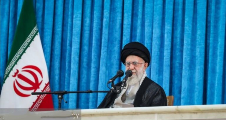 رهبر انقلاب: رژیم صهیونی زیر ضربات جمهوری اسلامی تقریباً از پا درآمد